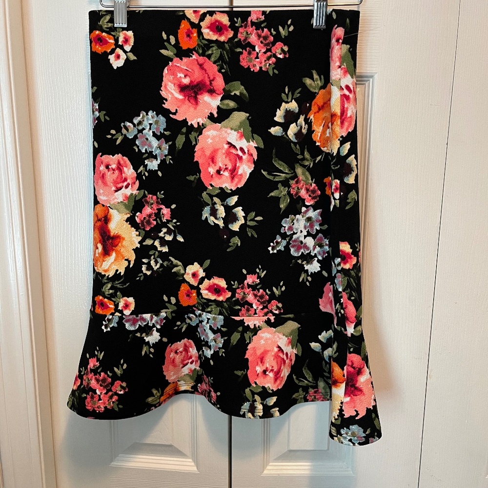 Studio size M pull-up skirt